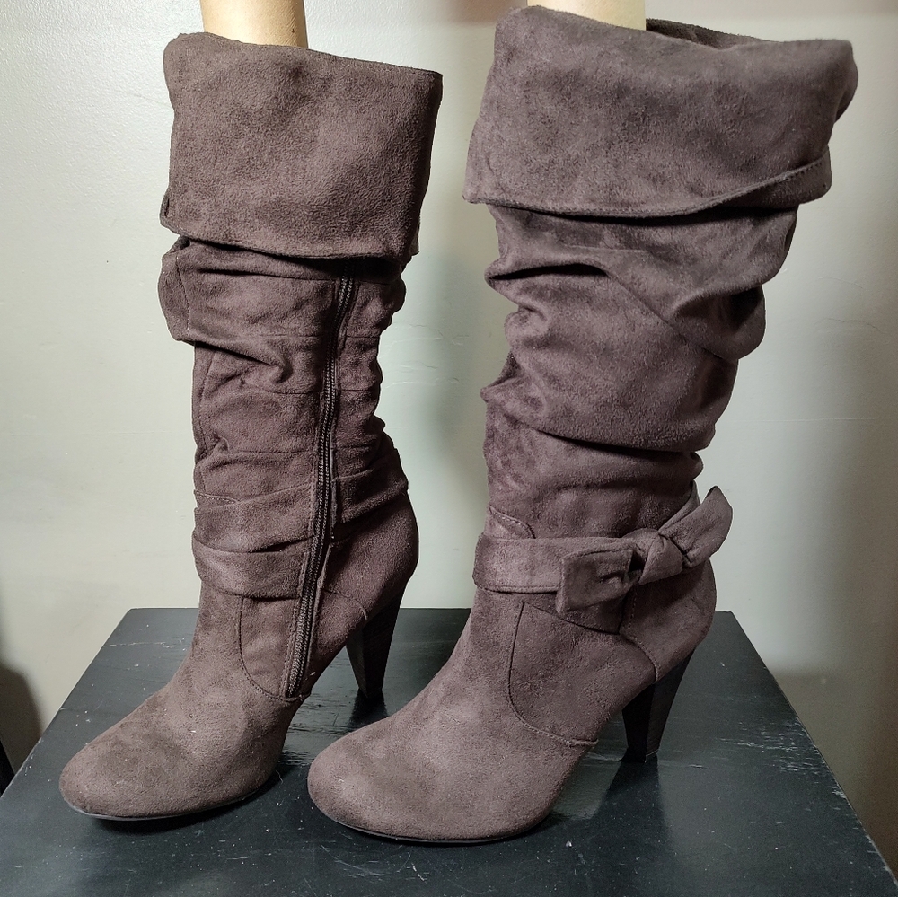 Diba Elegant Brown Suede Women's Boots Size 8